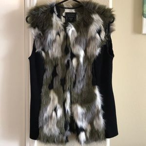 ❌SOLD❌ Guess Faux Fur Vest